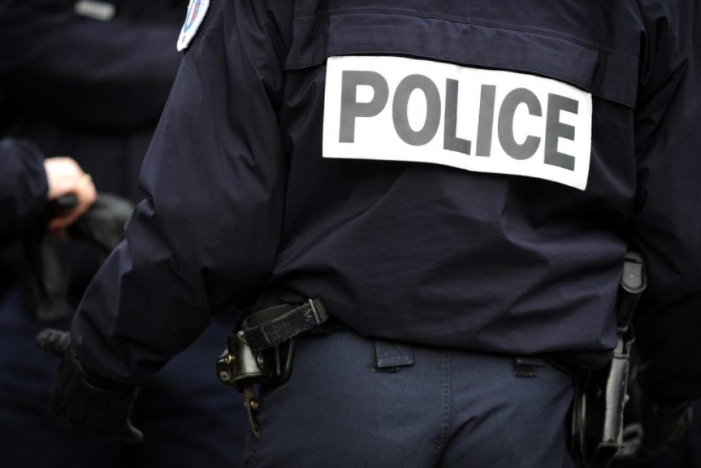 policiers france 1024x683 - DIOURBEL : 39 INDIVIDUS INTERPELLES POUR NON-PORT DE MASQUE