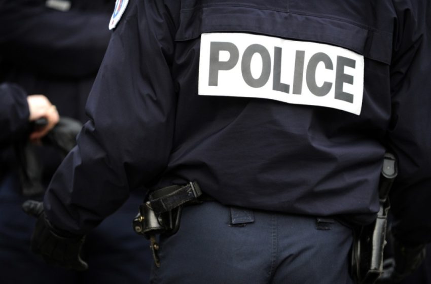 policiers france 850x560 - Diourbel- Le chanteur "thiantacone" Mohamed Niang écroué pour escroquerie.