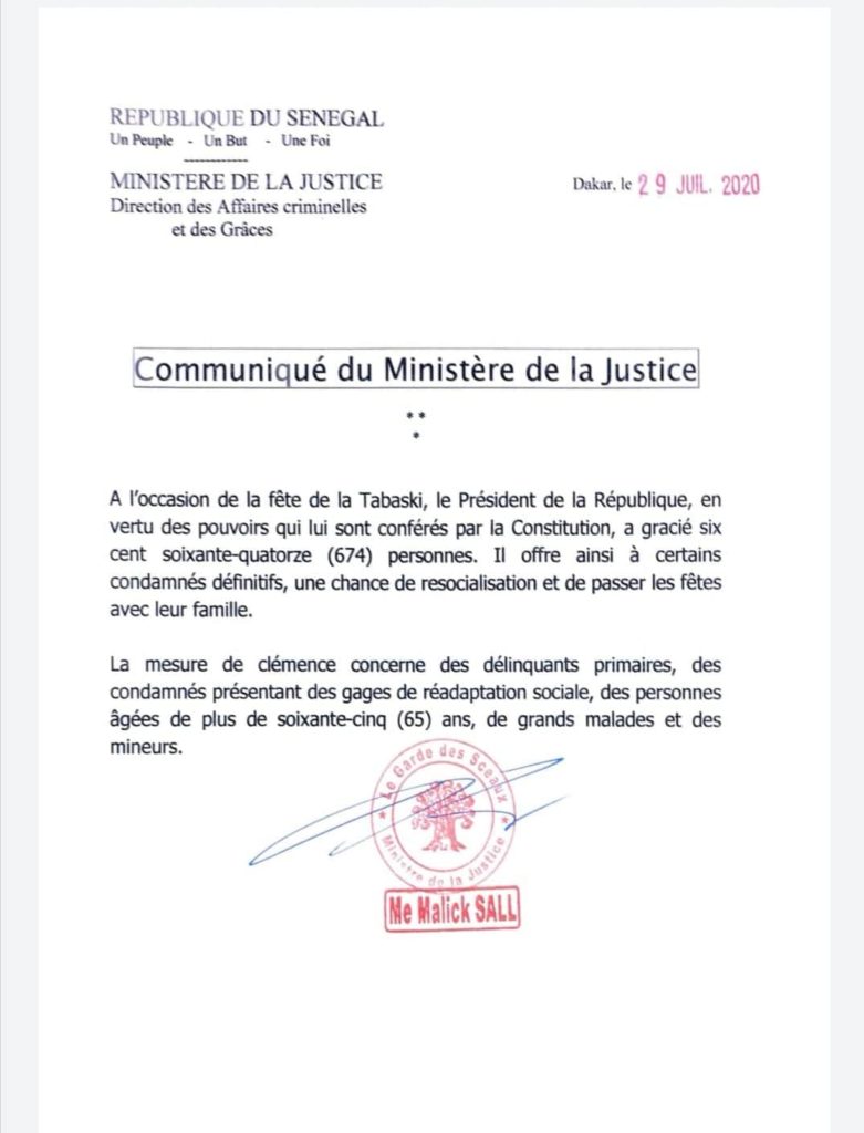 FB IMG 1596050697015 1 781x1024 - Tabaski : 674 détenus graciés