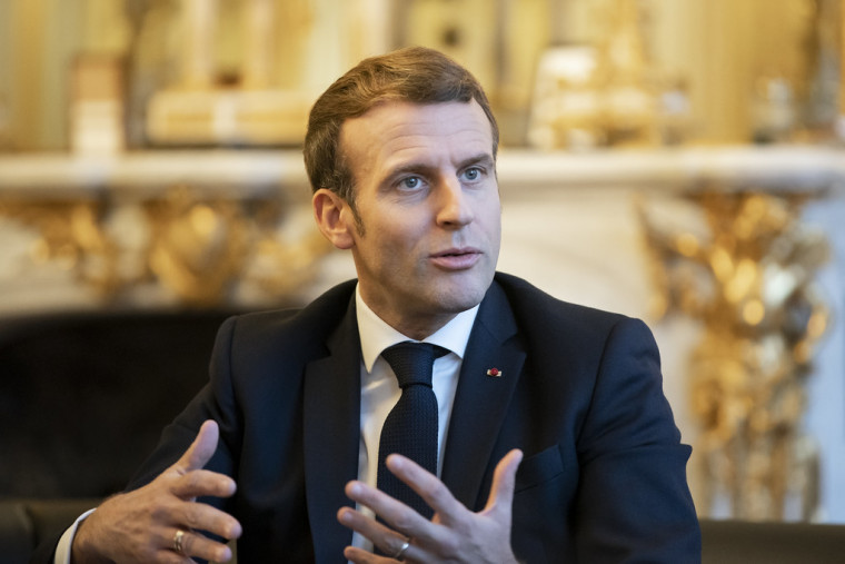 France- Emmanuel Macron  » La fin du franc cfa met fin à un marqueur trés symbolique qui alimentait … »