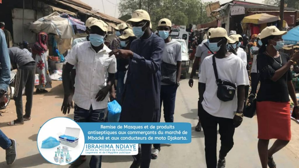 IMG 20210227 WA0373 1024x576 - MBACKÉ / Lutte contre la covid19 : Ibrahima Ndiaye distribue 1500 masques et des produits antiseptiques aux commerçants et conducteurs de jakarta.