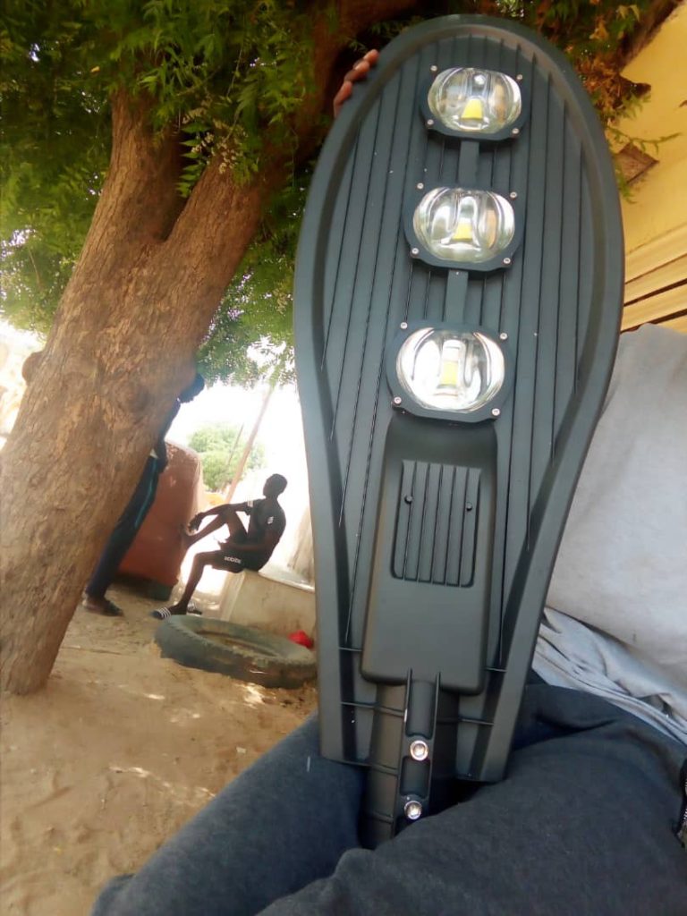 d2a9e6cf53d84468ab4c1bcf6302493c 768x1024 - Sénégal-Mbacke : Éclairage Public : l'association Gawane ça Kanam apporte leur épaulement.