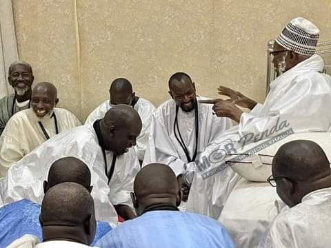 Sénégal-Touba: Exclusivité : Cheikh Mountakha Bachirou M’backé donne ndigel aux dahira Hizbut Traqhiyyah et Hizbut Darou kkhoudoss de faire l’union en une seule dahira.