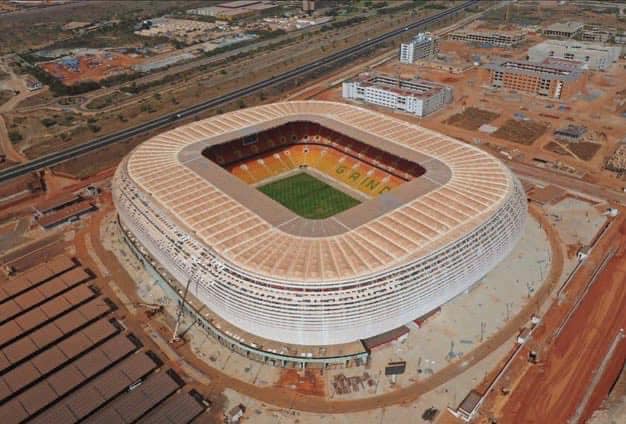 La CAF a effectué une mission d’inspection du nouveau stade du Sénégal à Diamnadio.Au cours de cette visite les autorités ont loué la grande qualité des travaux et souligné le respect des normes internationales. (Source : Sogip Sa)