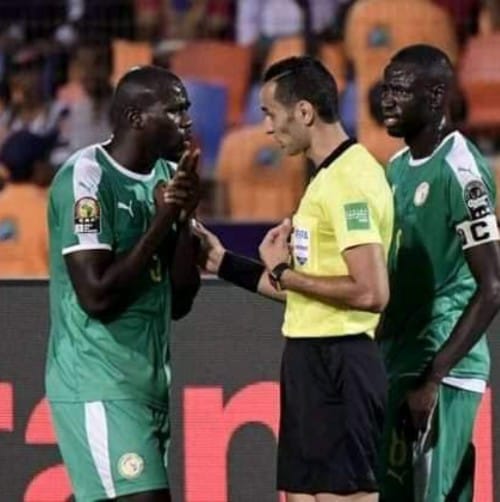 Football- Sénégal/France: Un arbitre algérien va officier la rencontre .