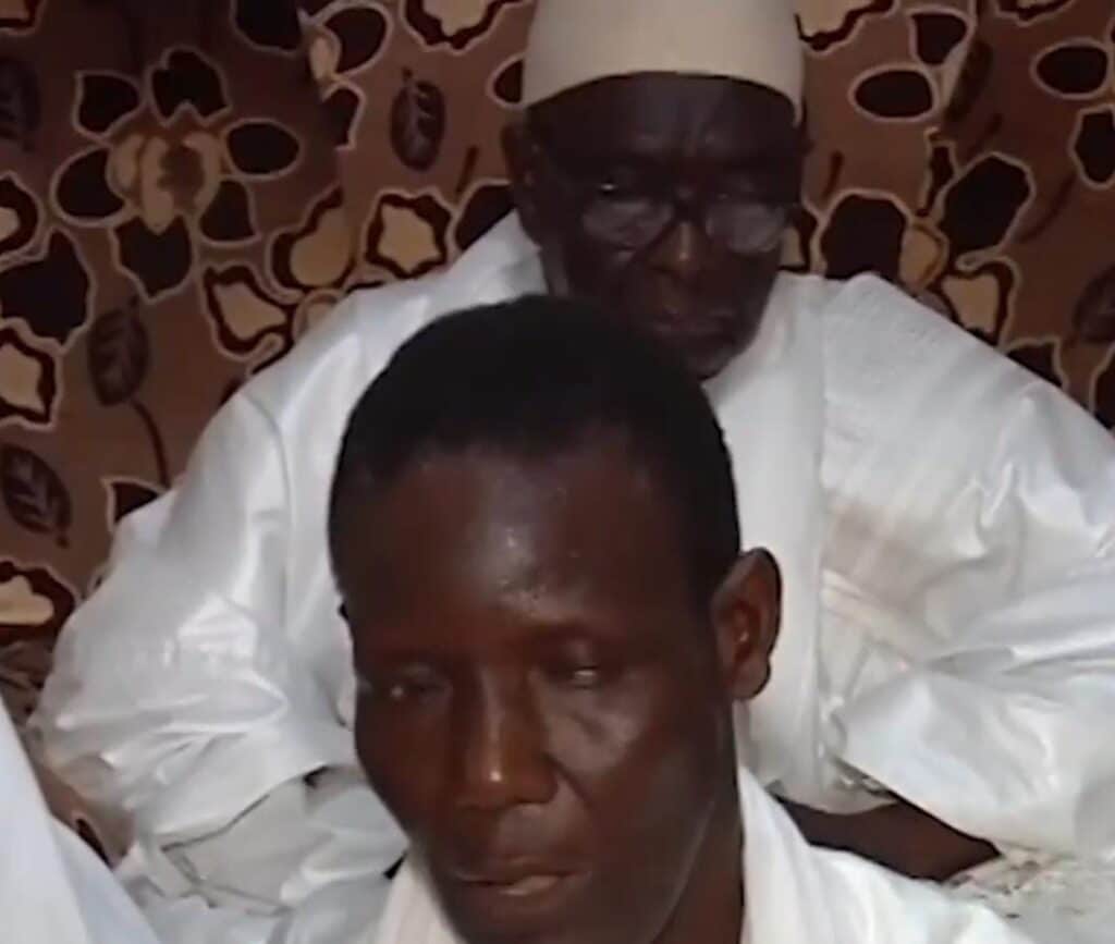 WhatsApp Image 2022 06 13 at 12.16.07 1024x867 - Sénégal- Touba M'backé: Le pére et La famille de Cheikh Abdou Bara Doly M'backé demandent pardon au président Macky Sall.