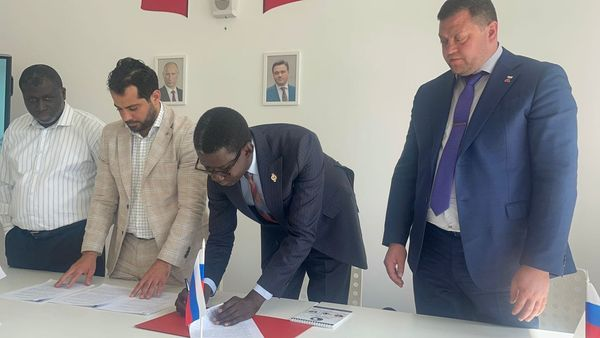 Russie – Forum de Moscou : Le député Abdou M’backé Ndao vend la destination Sénégal aux entrepreneurs russes.