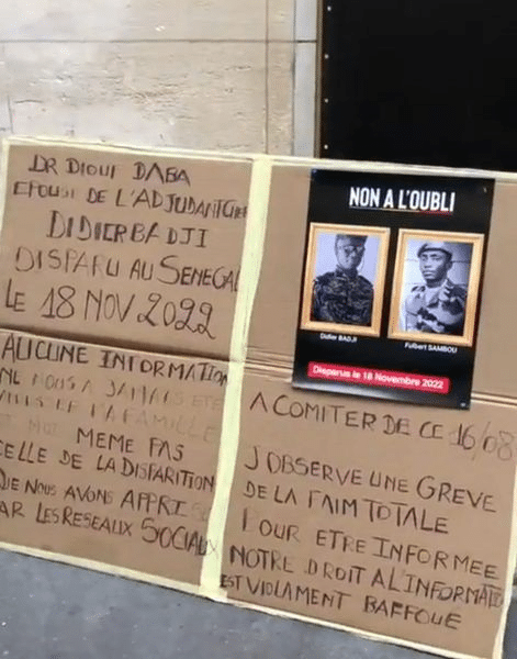 image 8 - France - Paris : Mme Didier Badji en grève de la faim au pied du consulat général du Sénégal à Paris.