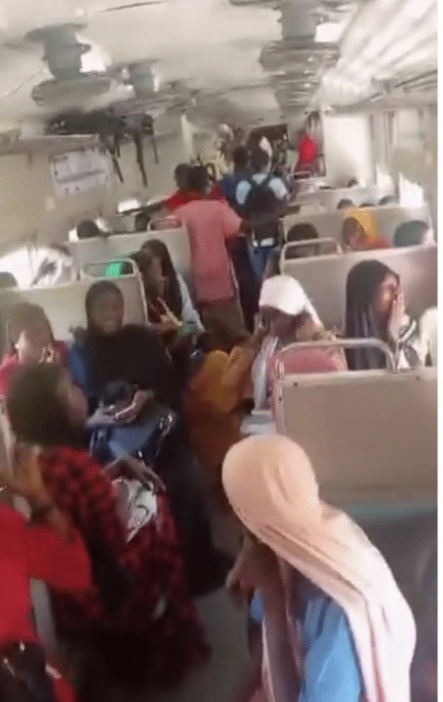 image 14 646x1024 - Touba M'backé : Le train siffle, la galère des milliers d'élèves prend fin