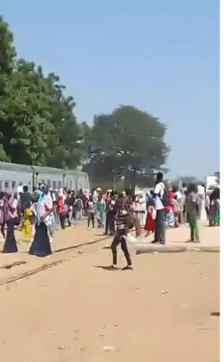 image 15 450x726 - Touba M'backé : Le train siffle, la galère des milliers d'élèves prend fin