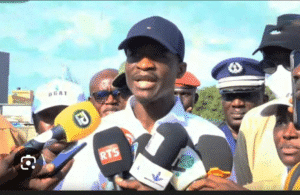image 3 300x195 - Sénégal - Le ministre de l'intérieur Maître Bamba Cissé sort la "chicotte " et nettoie Dakar des charriots, charrettes, pousse pousse et épaves encombrantes.