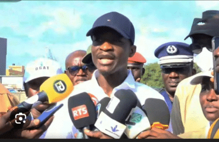 image 3 450x293 - Sénégal - Le ministre de l'intérieur Maître Bamba Cissé sort la "chicotte " et nettoie Dakar des charriots, charrettes, pousse pousse et épaves encombrantes.