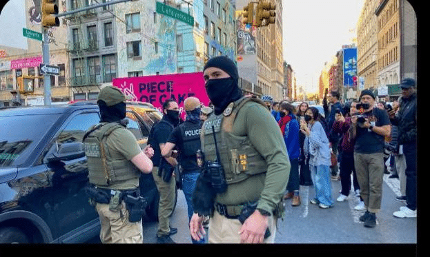 image 7 - USA - New York — « Raid éclaire » sur la célèbre Canal Street, trois Sénégalais arrêtés par la police de l'immigration Ice.