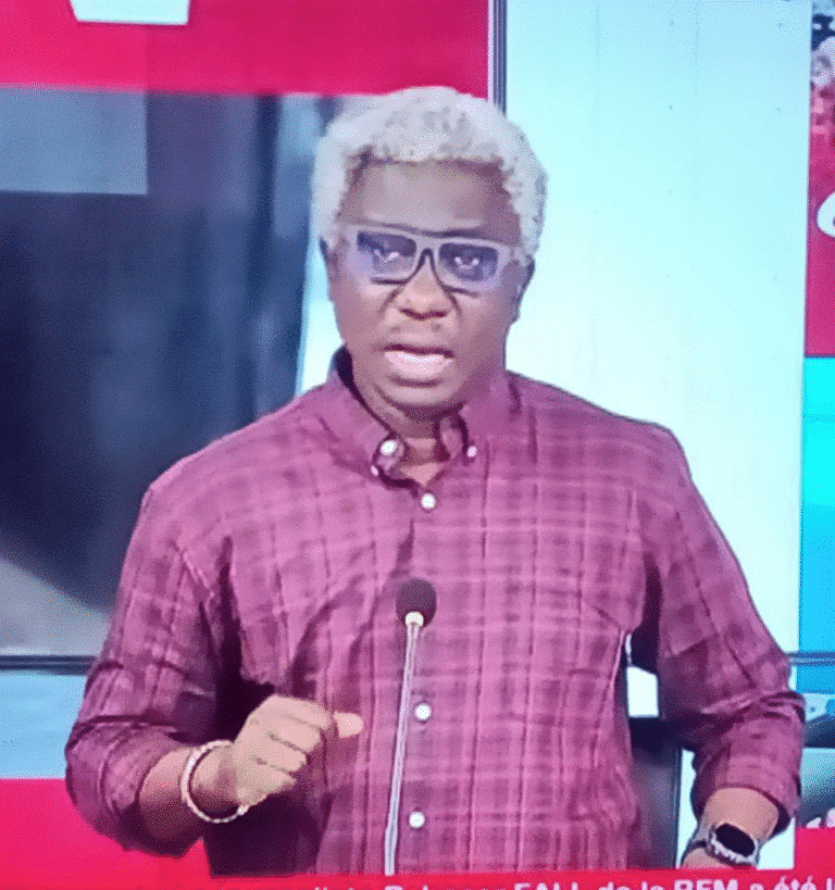 image 9 768x819 - Sénégal - Le journaliste Pape Ngagne Ndiaye à Madiambal Diagne " c'est comme ça, rester là où vous êtes, pour mieux vous occuper de la défense de votre famille. Ne revenez pas au Sénégal ".