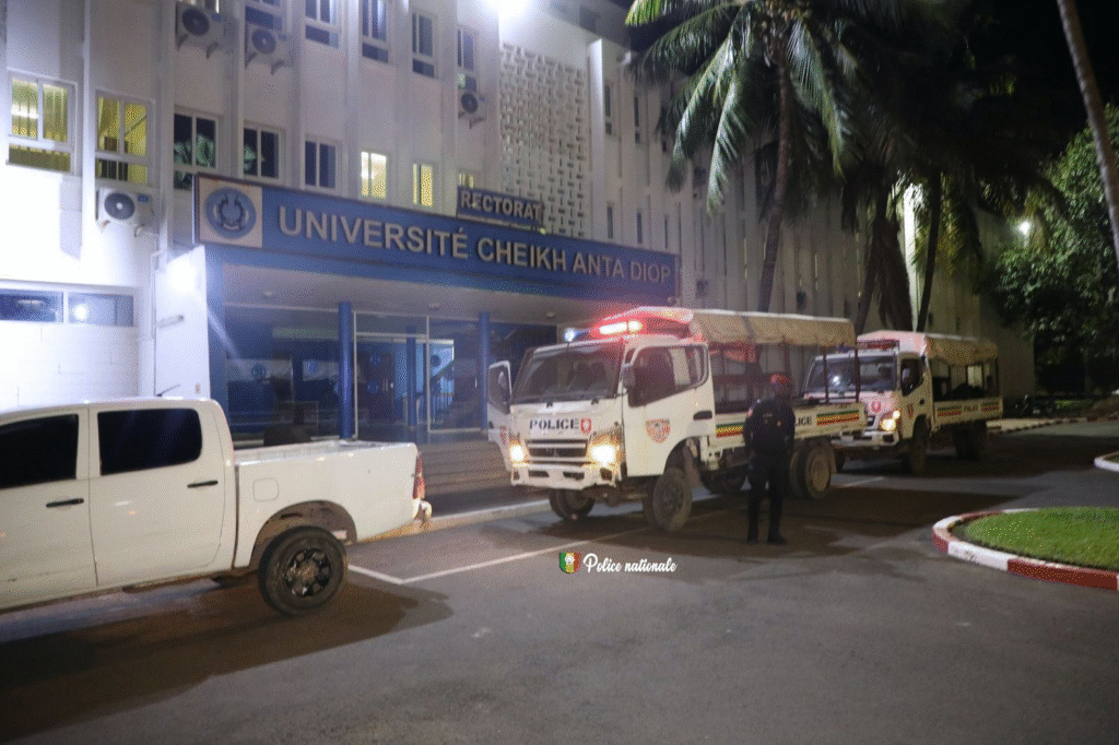 Sénégal - Université Cheikh Anta Diop : Le GMI lève le camp et plie bagage en pleine nuit après des semaines de tension. image 15 1024x682 - Sénégal - Université Cheikh Anta Diop : Le GMI lève le camp et plie bagage en pleine nuit après des semaines de tension.